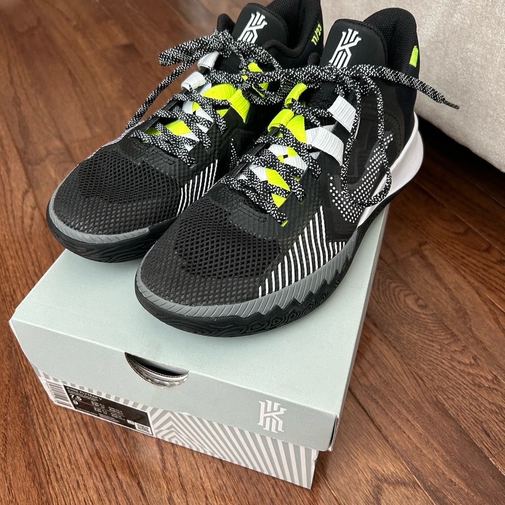 Nike Kyrie Men's Black and Green Basketball Shoes